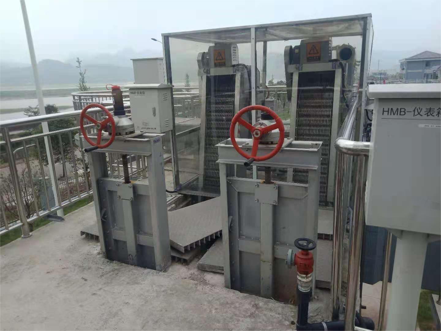 ?山東地衛(wèi)環(huán)?？萍加邢薰敬蛟旄咝Щ剞D(zhuǎn)式格柵除污機(jī)