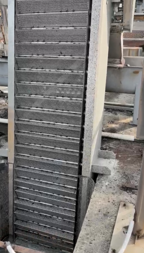 精準(zhǔn)截污 智護(hù)清澄 | 山東地衛(wèi)環(huán)保網(wǎng)板式格柵清污機(jī)，筑牢污水治理第一道防線